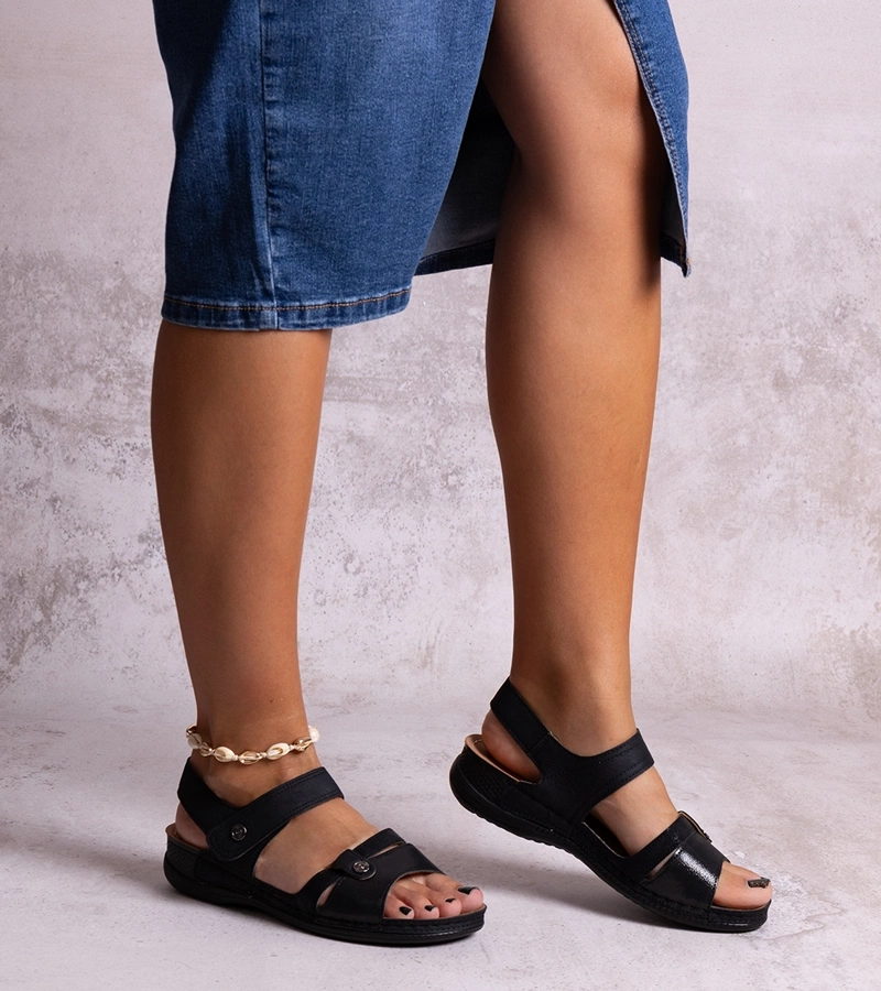 Čierne sandále na platforme Huri