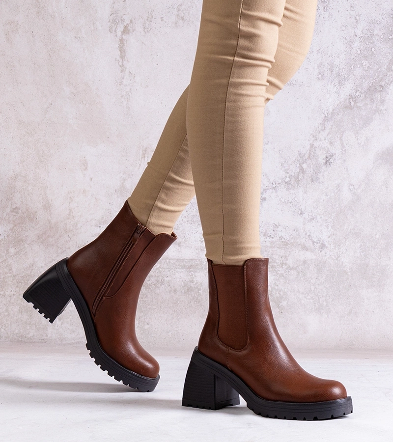 Hnedé dámske botky na podpätku z eko kože Ariane