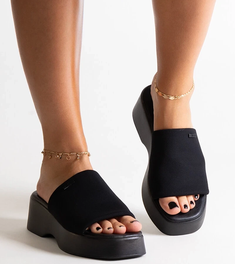 Čierne šľapky na platforme Big Star NN274021