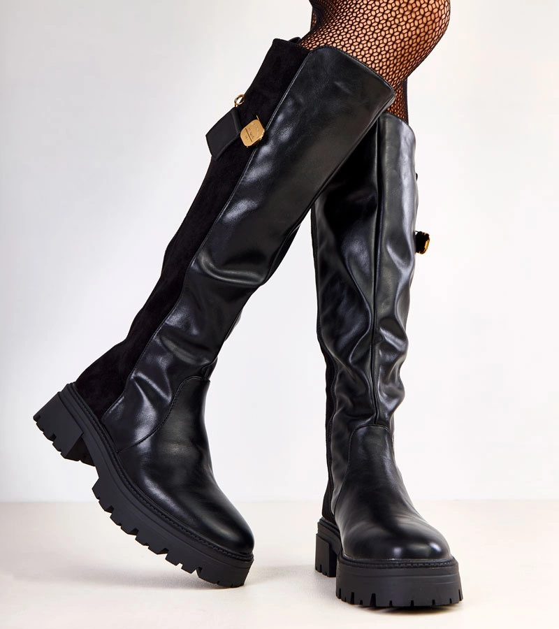 Čierne čižmy zdobené zlatým podpätkom Sunney