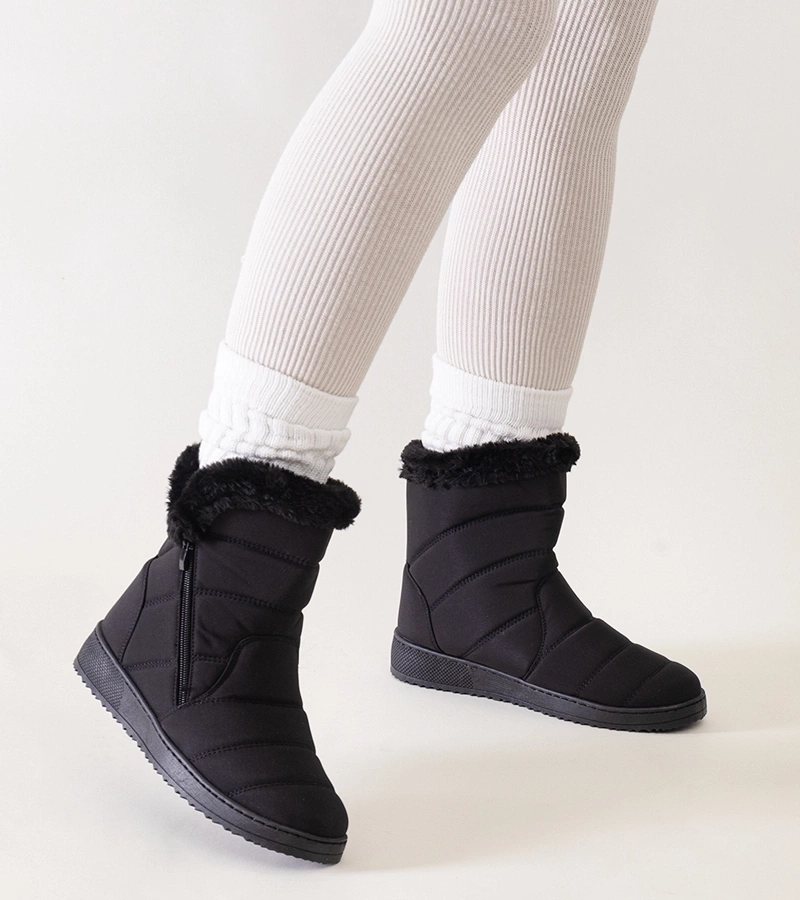 C black snow boots decorated with fur Khitem.