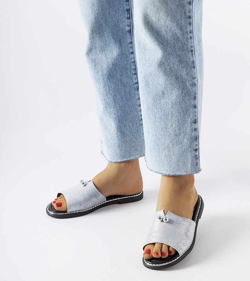 Modré metalické žabky s perlami Frederi