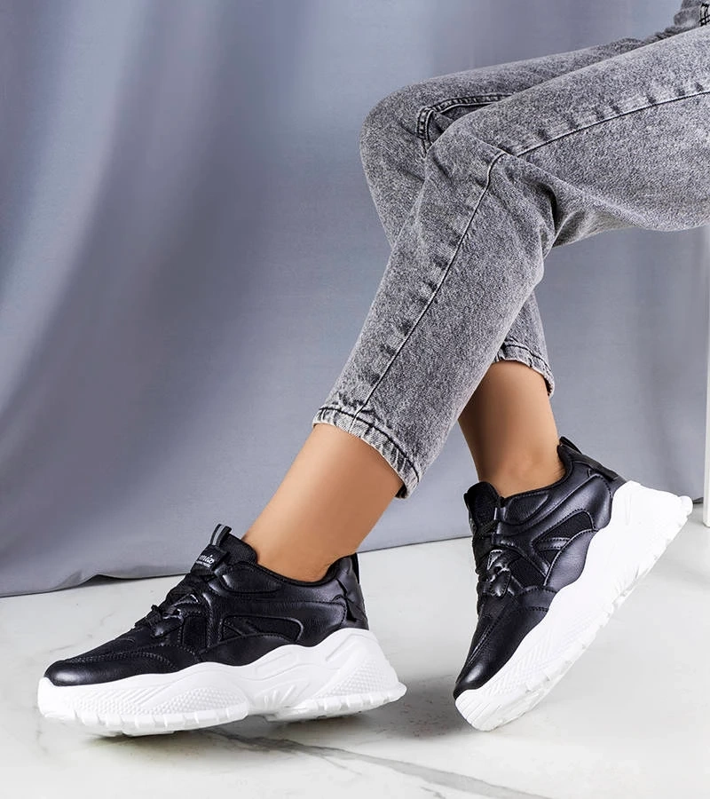 Čierne tenisky na pevnej podrážke Lorene