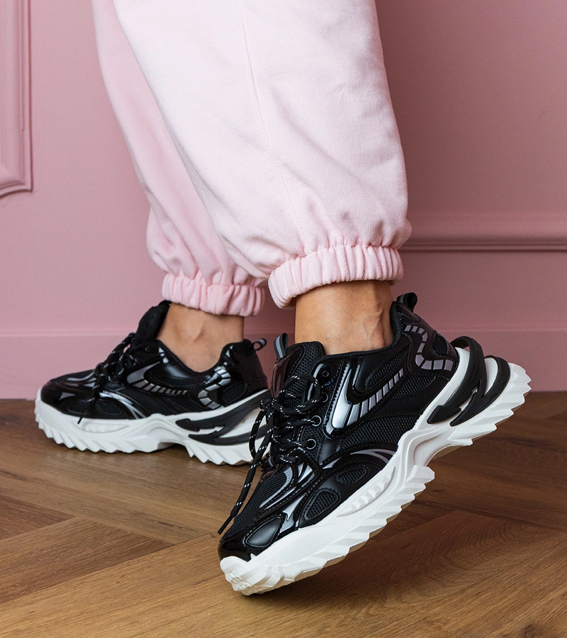 Čierne športové tenisky na štýlovej podrážke Carina