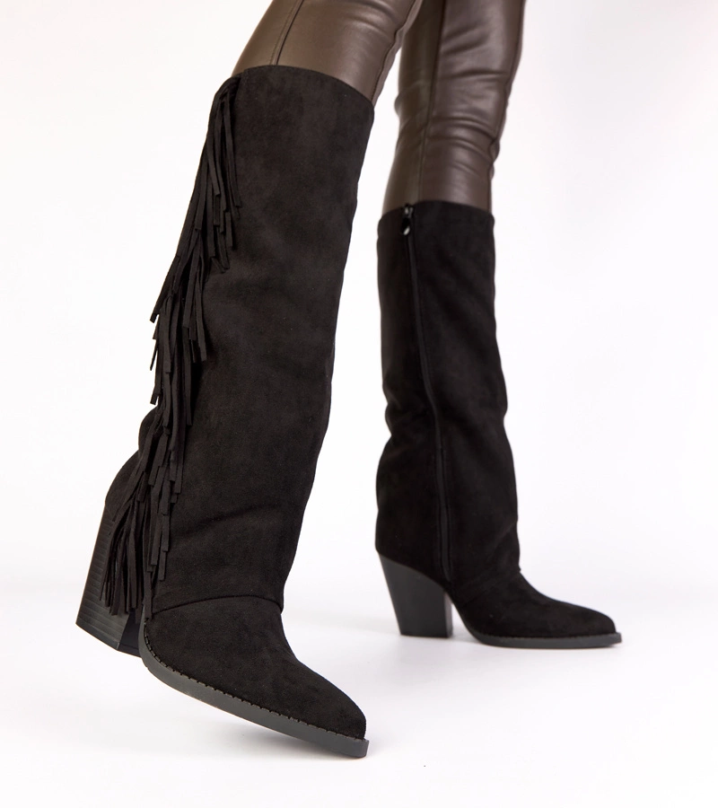 Čierne kovbojky zdobené strapcami Shia