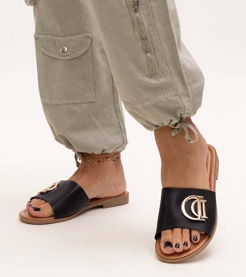 Čierne šľapky s prackou Almeita