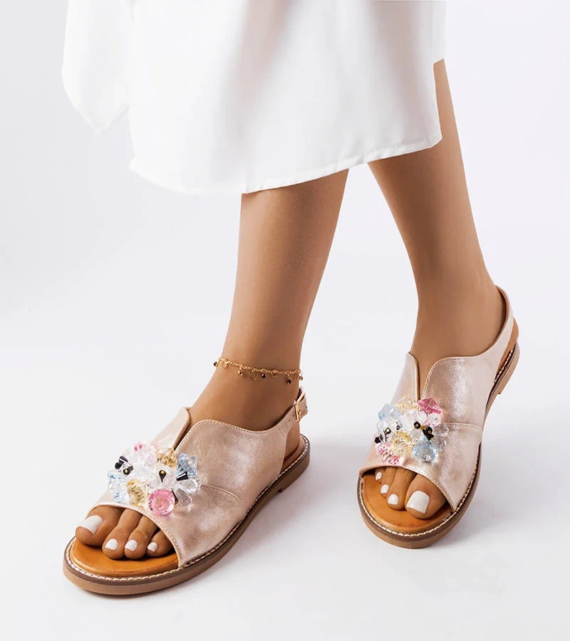 Zlaté sandále zdobené kryštálmi Viinceza