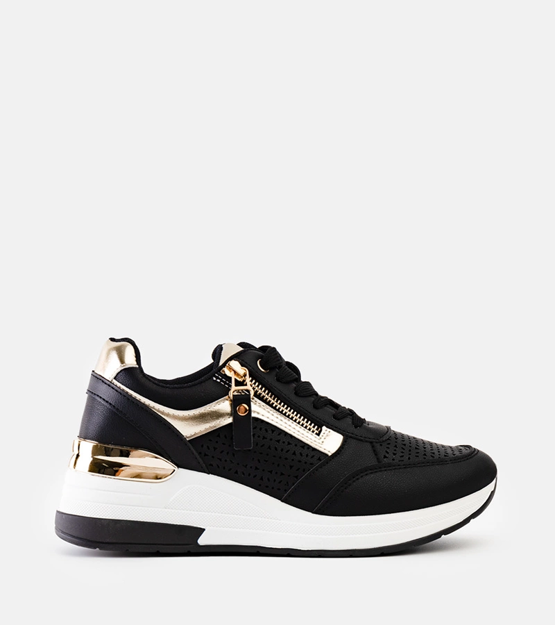 Čierne prešívané tenisky na platforme Danai