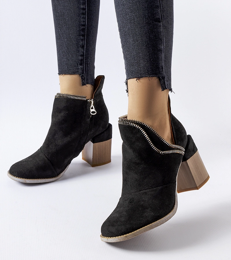 Čierne topánky s ozdobným stĺpikom Odo