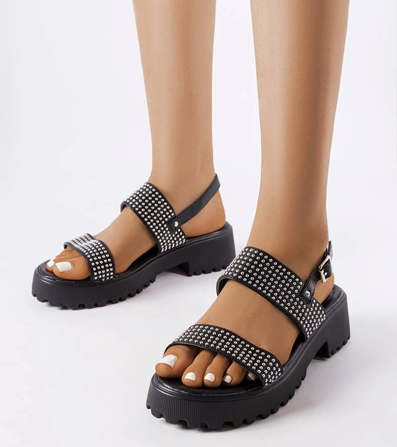 Čierne sandále Biloxi zdobené kamienkami