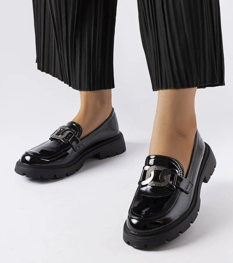 Čierne lakované mokasíny so zirkónmi Pineda