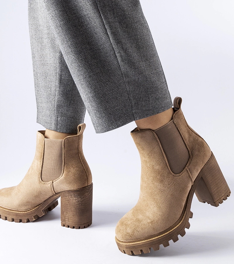 Beige členkové čižmy na masívnom podpätku Montelparo