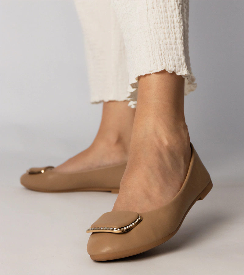 Hnedé dámske balerínky s kamienkami Bejla