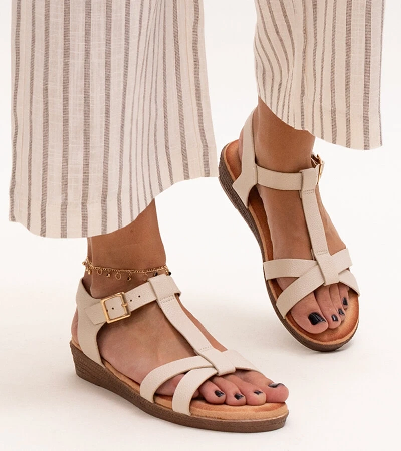 Bežové sandále na nízkom platforme Sherine