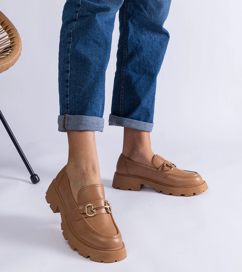 Hnedé mokasíny z eko kože so zlatou ozdobou Edelia