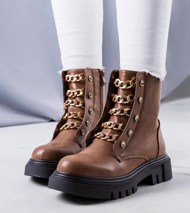 Hnedý botki izolovaný Perno