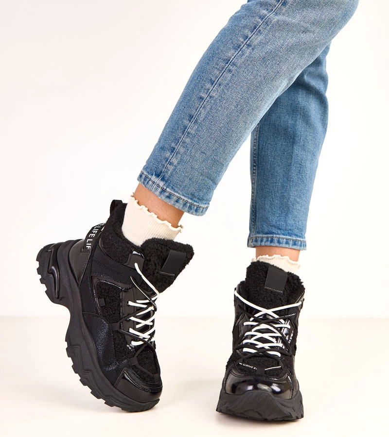 Čierne šnurovacie tenisky s kožušinkou Perry