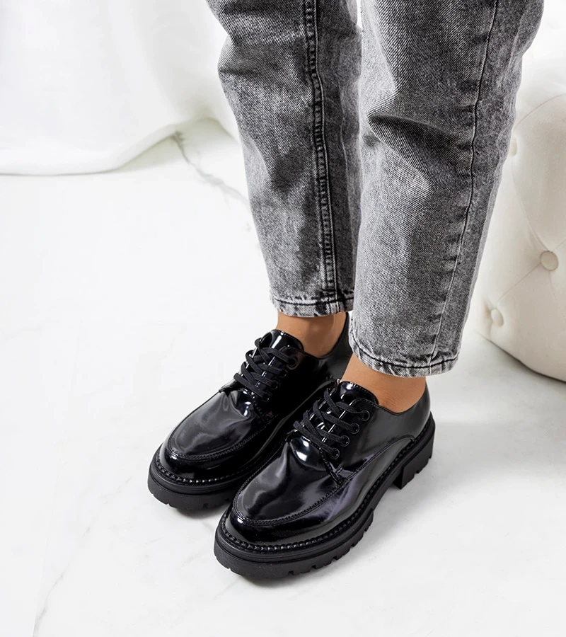 Čierne poltopánky na traktorovej podrážke Markus