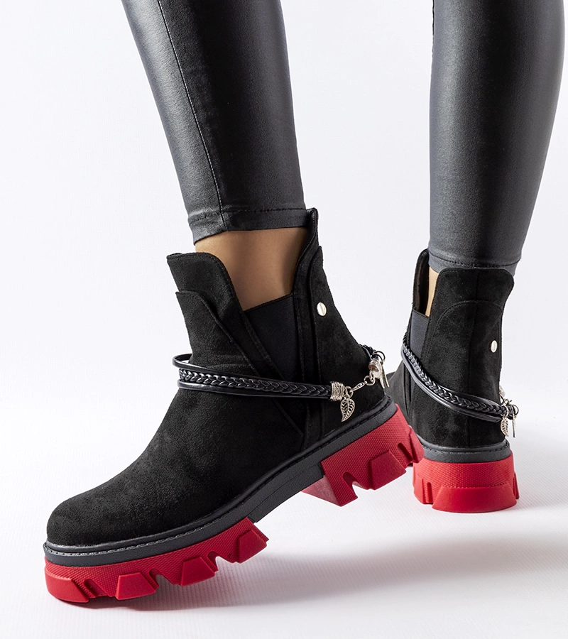 Čierne čižmy zdobené červenou podrážkou Ettore