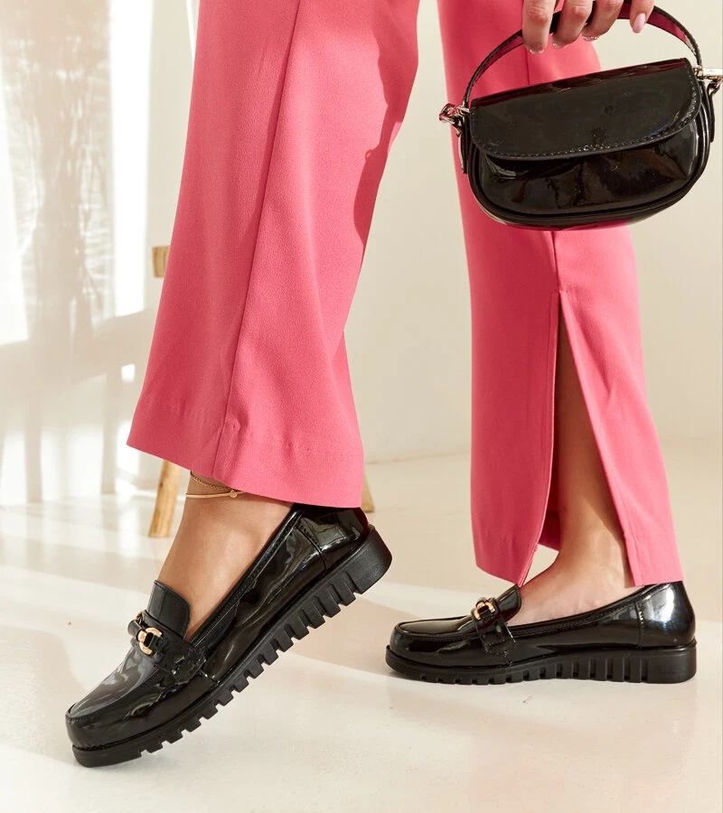 Čierne lakované mokasíny so sponou Sardis