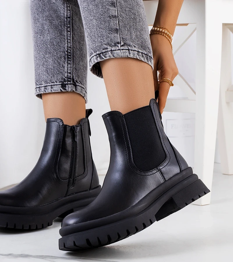 Čierna botki na platforme Alaina