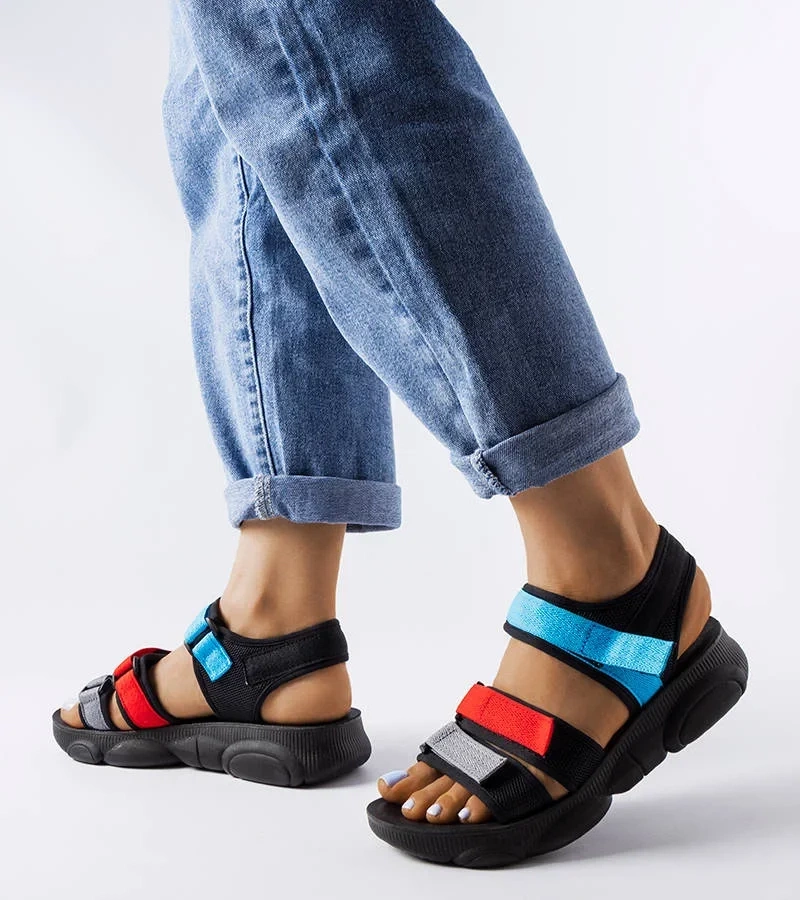 Čierne športové sandále na suchý zips značky Mireio