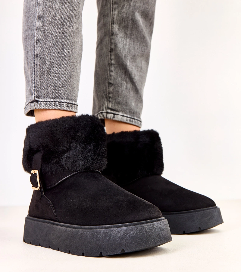 Čierne snehule na platforme zdobené prackou Salini