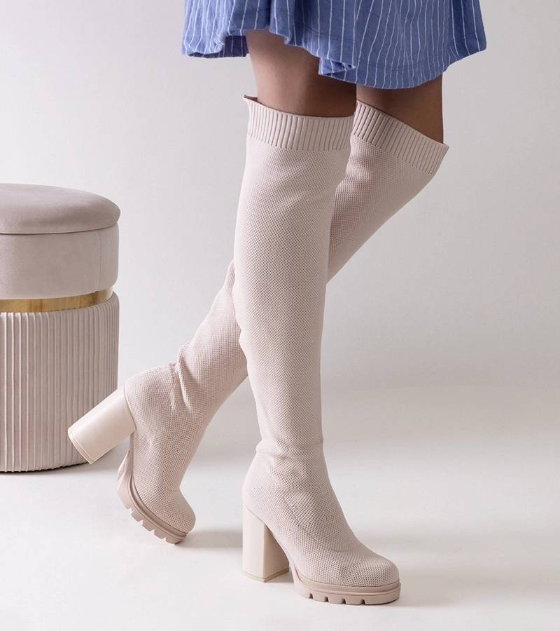 Wsúvané dlhé béžové kozačky na podpätku Lija