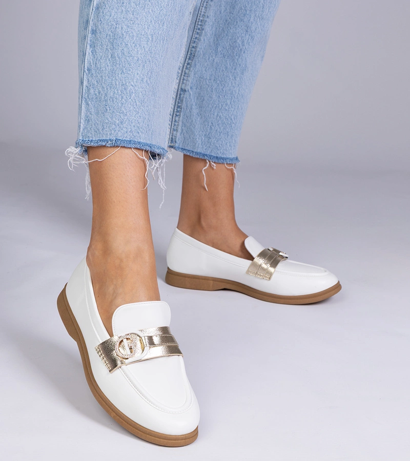 Biele mokasíny z ekokože s kryštálmi Berita