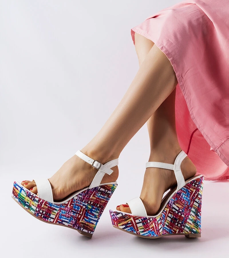 Biele sandále Fairmont S-1103 WHITE na zdobených podpätkoch