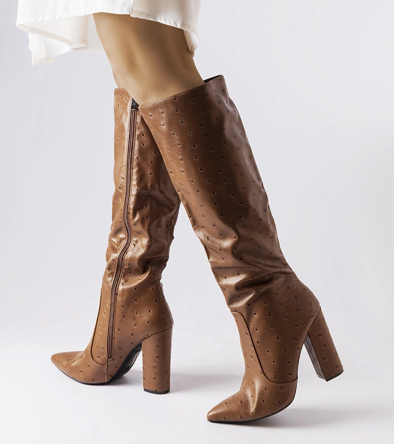 Hnedé topánky s reliéfnym stĺpikom od Delfina