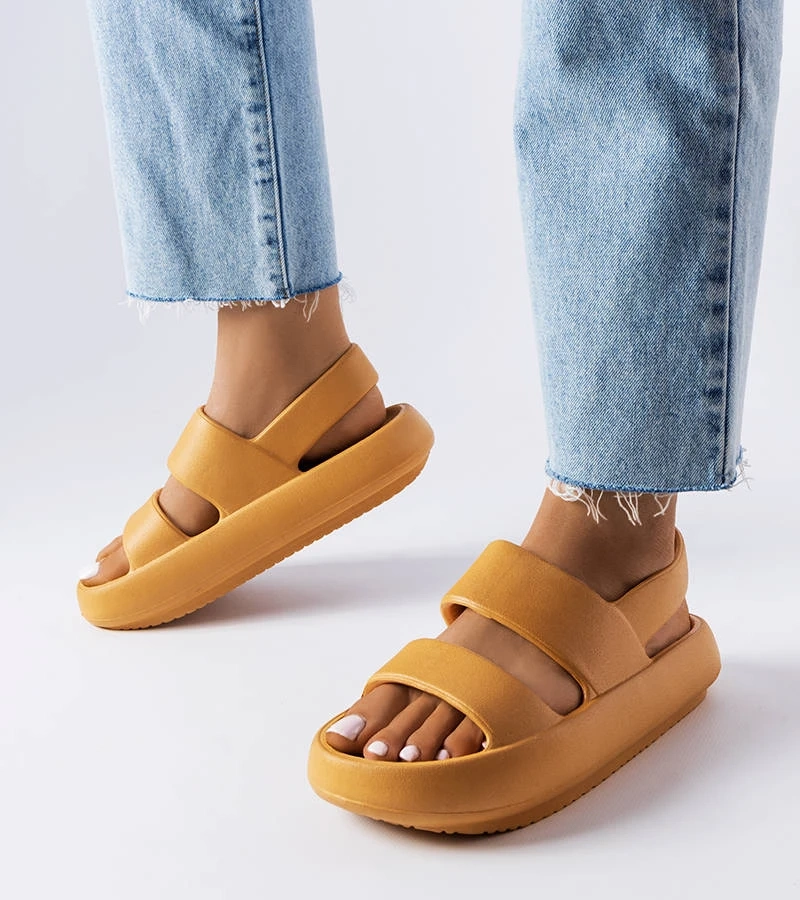 Hnedé žabky sandálového typu Émond