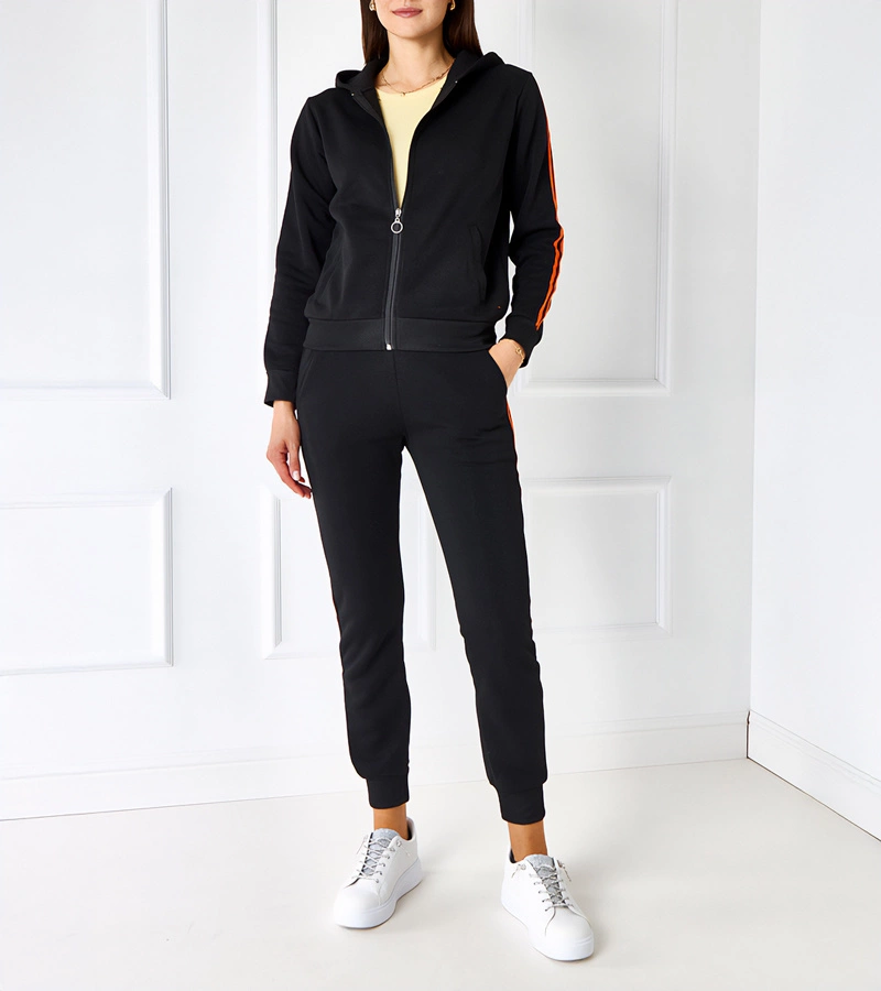 Čierna súprava s oranžovými pruhmi Celia