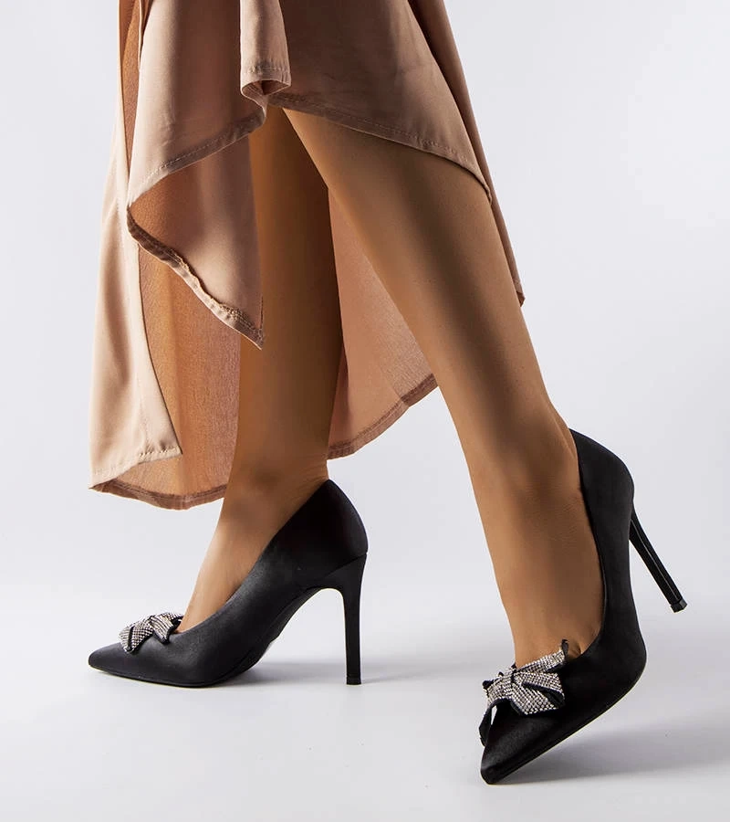 Čierne saténové ihlice s mašľou Mia