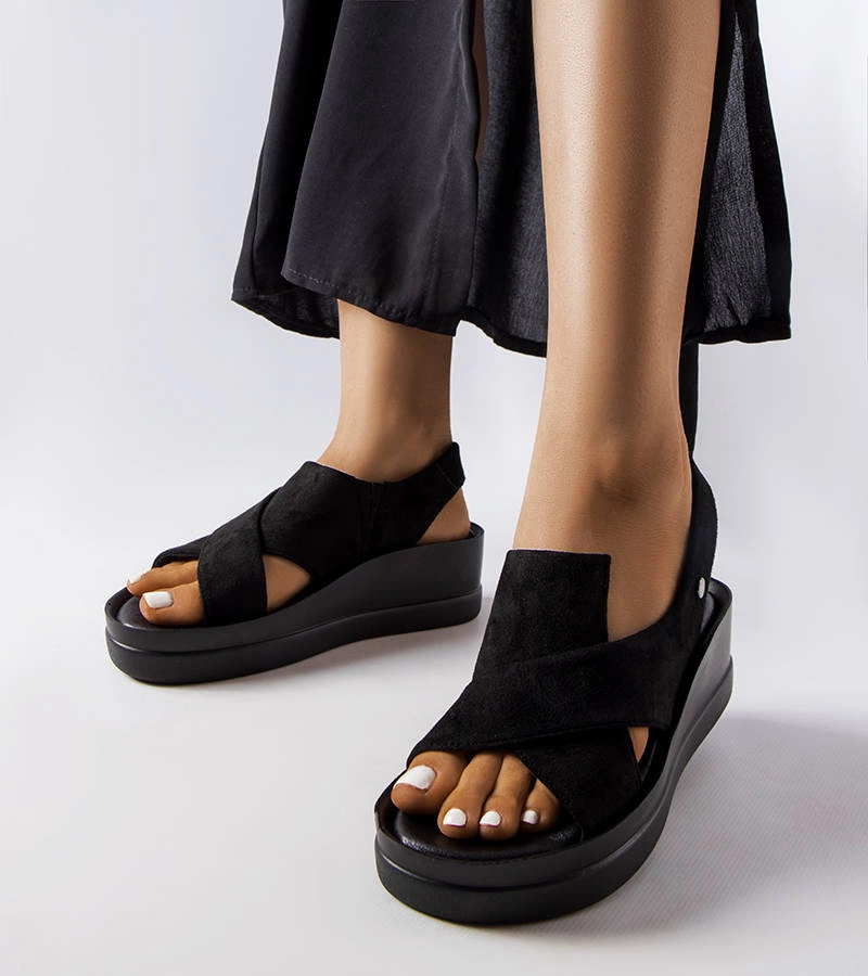 Čierne sandále na platforme Adelina