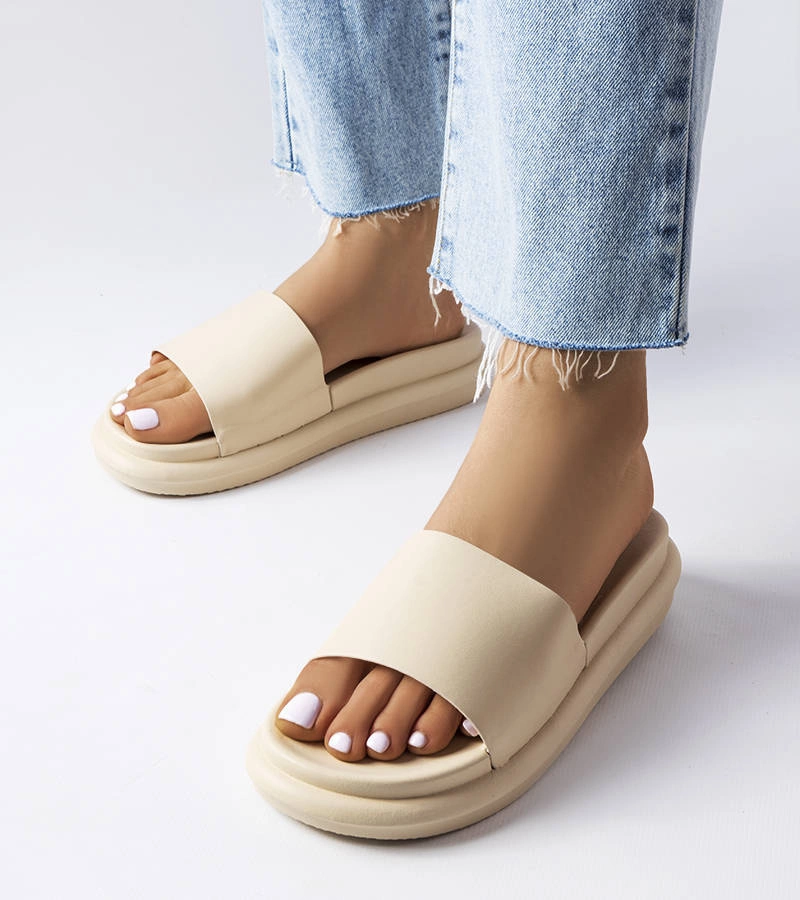 Béžové žabky na platforme značky Paquette